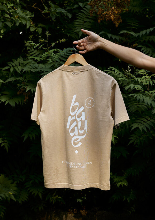 Charity_T-Shirt_camel_back_2_garden