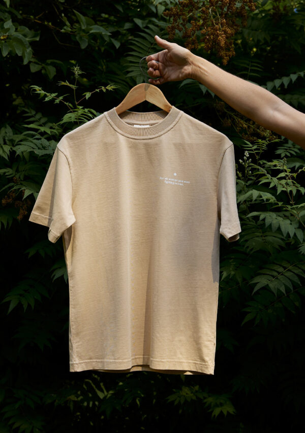 Charity_T-Shirt_camel_front_2_garden